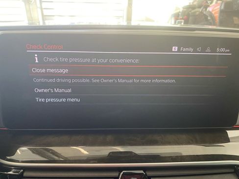 Used 2021 BMW 540i xDrive w/ Premium Package image 11