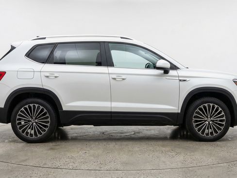 Used 2025 Volkswagen Taos SE image 11