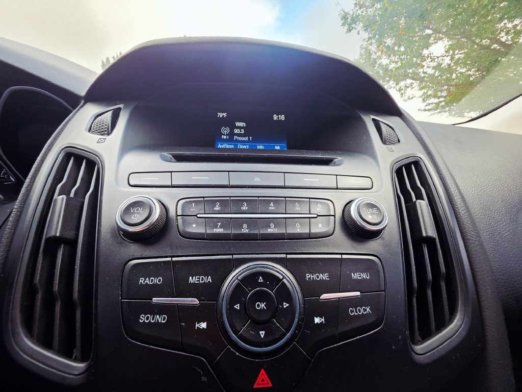 Used 2015 Ford Focus SE w/ SE Sport Package FWD image 39
