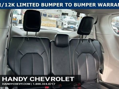 Used 2024 Chrysler Pacifica Touring-L image 51