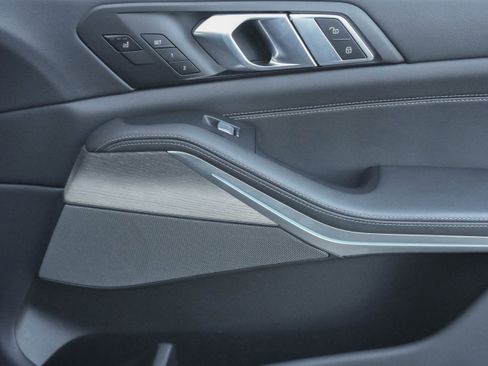 Certified 2025 BMW X7 M60i image 30