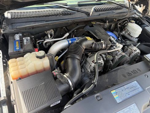Used 2004 GMC Sierra 2500 SLT w/ Heavy-Duty Power Package AWD/4WD image 9