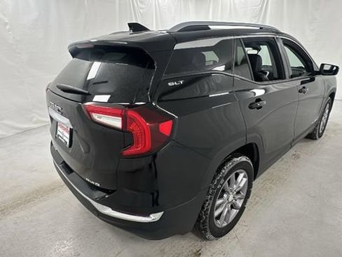 Used 2024 GMC Terrain SLT image 3