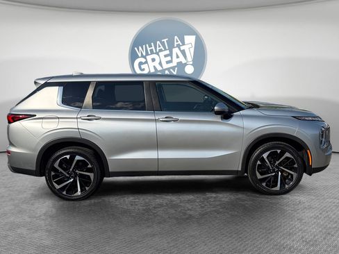 Used 2022 Mitsubishi Outlander ES AWD/4WD image 2