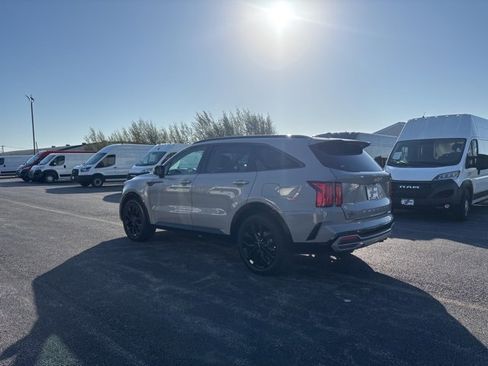 Used 2022 Kia Sorento SX image 3