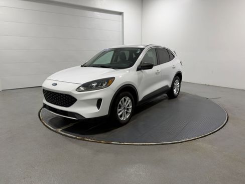 Used 2020 Ford Escape SE image 21