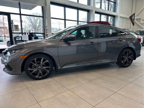 Used 2019 Honda Civic Sport image 2