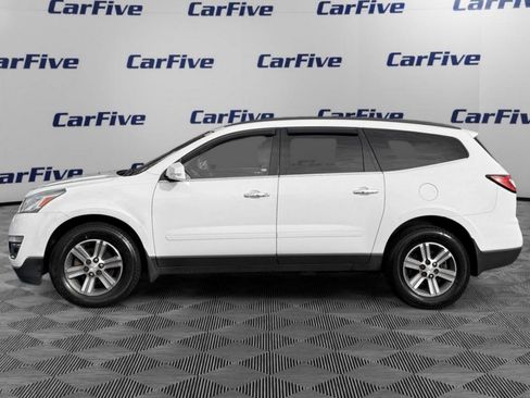 Used 2017 Chevrolet Traverse LT image 2