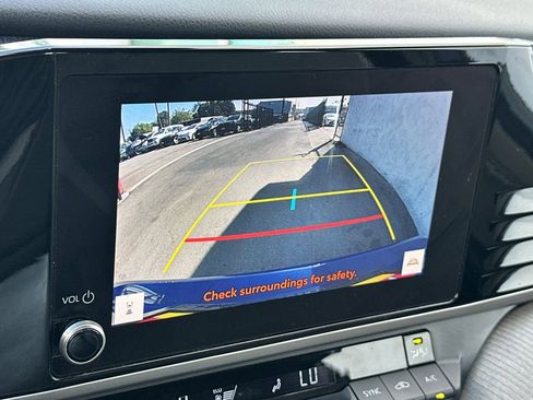 Used 2025 Toyota Camry SE w/ Convenience Package image 19