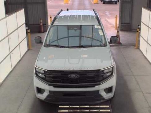 Used 2025 Ford Expedition Active RWD image 3