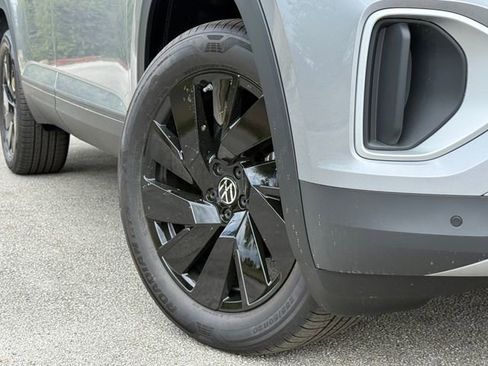 New 2026 Volkswagen Atlas SE image 2