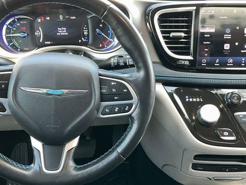 Used 2021 Chrysler Pacifica Touring-L w/ Uconnect Theater Family Group image 21