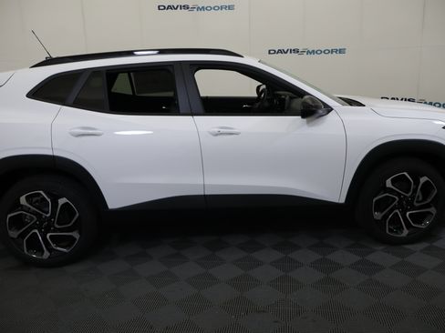 New 2026 Chevrolet Trax RS w/ Sunroof Package FWD image 5