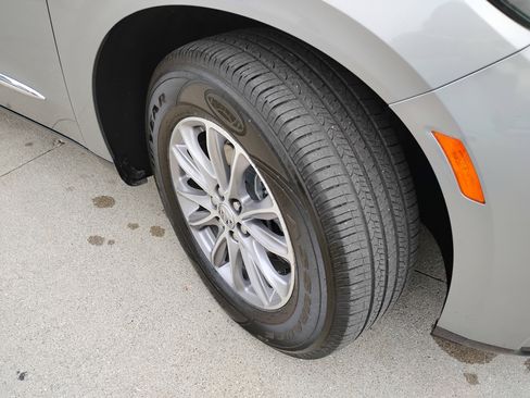 Used 2023 Buick Enclave Essence image 26