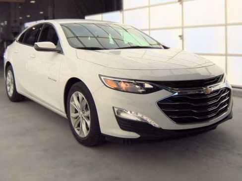 Used 2025 Chevrolet Malibu LT FWD image 2