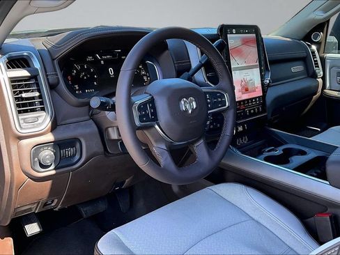 Used 2025 RAM 2500 Laramie AWD/4WD image 4