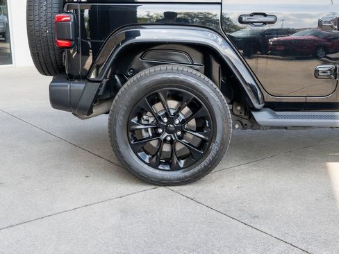 Used 2021 Jeep Wrangler Unlimited Sahara AWD/4WD image 34