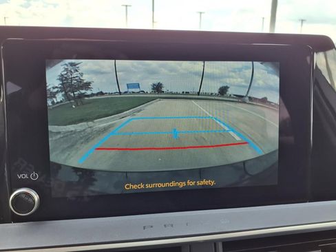 Used 2023 Toyota Prius LE FWD image 10