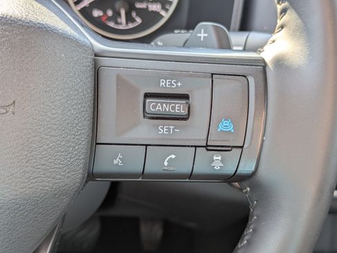 Used 2025 Nissan Rogue SV FWD image 14