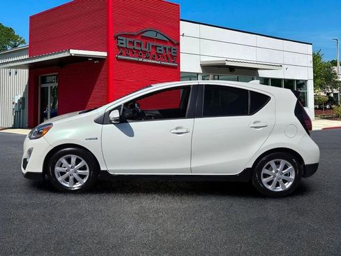 Used 2017 Toyota Prius C Three FWD image 2