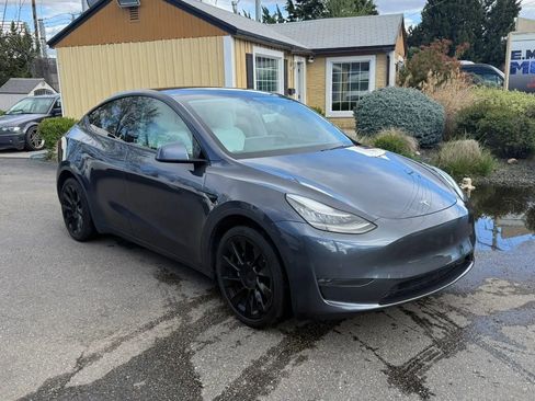 Used 2021 Tesla Model Y Long Range image 6