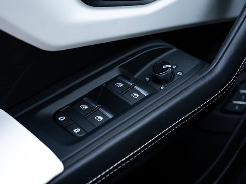 Used 2022 Lamborghini Urus image 38