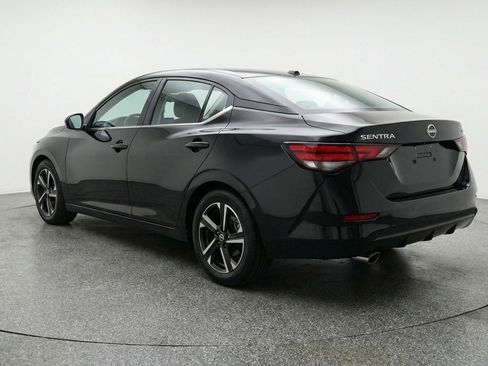 Used 2025 Nissan Sentra SV image 6