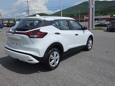 Used 2025 Nissan Kicks Play S FWD image 3
