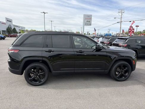 Used 2023 Jeep Grand Cherokee Limited w/ Black Appearance Package RWD image 5