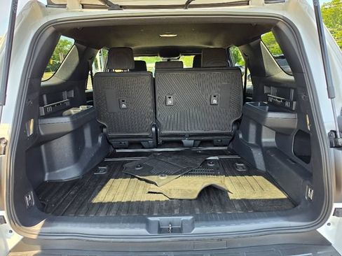 Used 2025 Toyota 4Runner SR5 AWD/4WD image 17