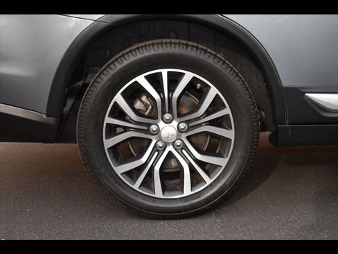 Used 2016 Mitsubishi Outlander SE FWD image 34
