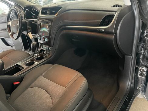Used 2016 Chevrolet Traverse LT w/ Style and Technology Package FWD image 21
