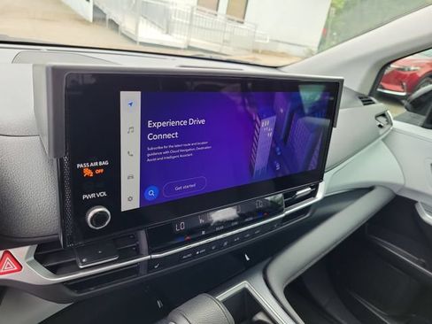 Used 2025 Toyota Sienna XLE FWD image 33