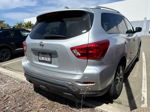 Used 2020 Nissan Pathfinder S FWD image 5