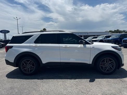 Used 2025 Ford Explorer ST-Line w/ Premium Package RWD image 5