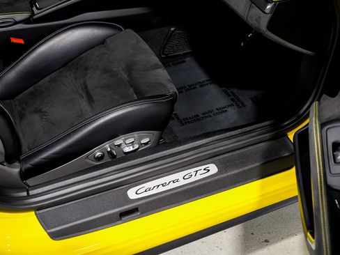 Used 2015 Porsche 911 Carrera GTS RWD image 27