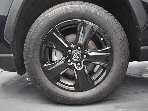Used 2022 Toyota RAV4 LE AWD/4WD image 10