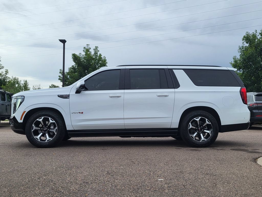 Used 2025 GMC Yukon XL AT4 w/ AT4 Premium Plus Package AWD/4WD image 8