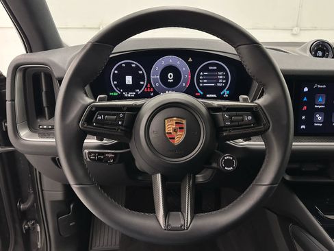 Used 2025 Porsche Cayenne image 24
