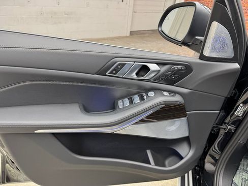 Certified 2025 BMW X7 xDrive40i w/ Premium Package image 10