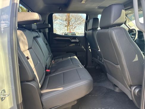 Used 2024 Chevrolet Silverado 1500 LT Trail Boss w/ LT Trail Boss Premium Package image 17