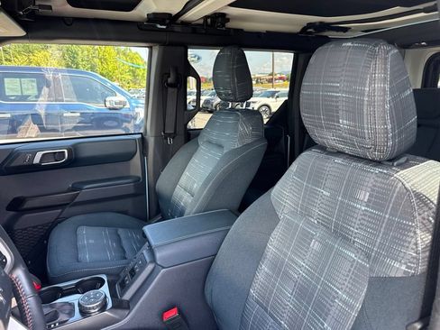 Used 2025 Ford Bronco Heritage Edition AWD/4WD image 21