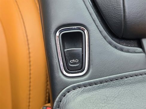 Used 2019 Aston Martin DB11 Volante image 15