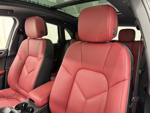 New 2026 Porsche Macan image 33