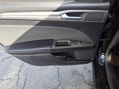 Used 2019 Ford Fusion SE image 14