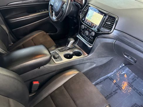 Used 2019 Jeep Grand Cherokee Altitude AWD/4WD image 17
