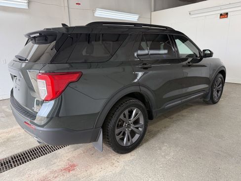 Used 2022 Ford Explorer XLT w/ Equipment Group 202A image 6