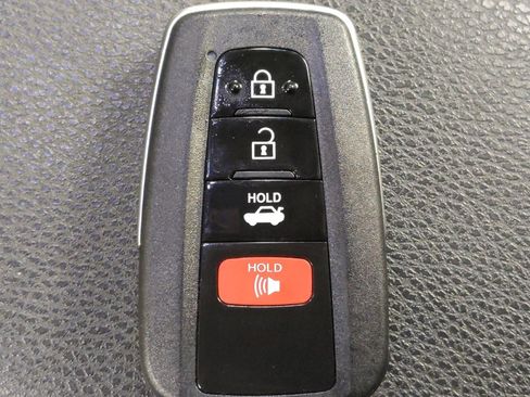 Used 2018 Toyota Camry XSE FWD image 32