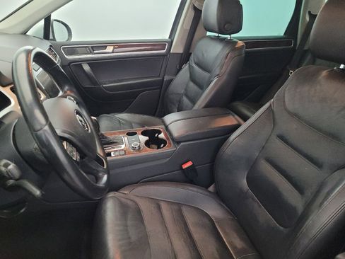 Used 2014 Volkswagen Touareg Lux image 17