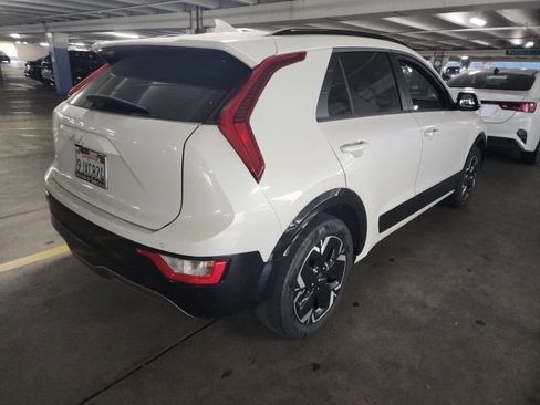 Used 2023 Kia Niro Wind FWD image 2